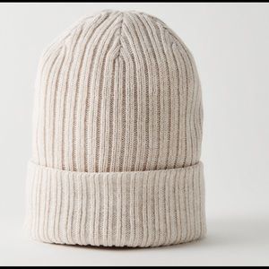 Aritzia Main Character Snowflake Beanie Milk
